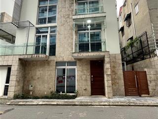 Cần cho thuê gấp biệt thự sân vườn đội cấn, dt 100m2 x 5 tầng, đủ đồ có thang máy. gía 40tr/th