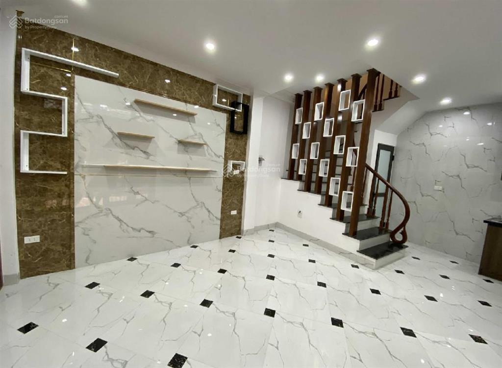 Cho thuê nhà phân lô nguyễn chí thanh, dt 55m2 x 5 tầng, mặt tiền 4m, 2 ô tô tránh. giá 22tr/th