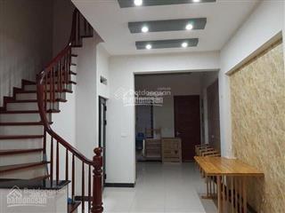 Cần cho thuê gấp nhà phố trần quang diệu, dt 60m2 x 4 tầng, mt 5m, ô tô tránh nhau. gía 17tr/th