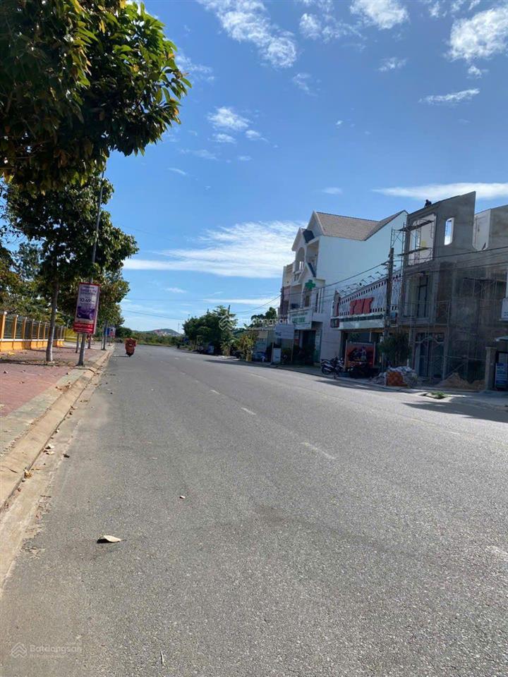 Cần bán lô đất góc 3 mặt tiền nhựa võ văn kiệt  phường phú thủy  tp phan thiết
