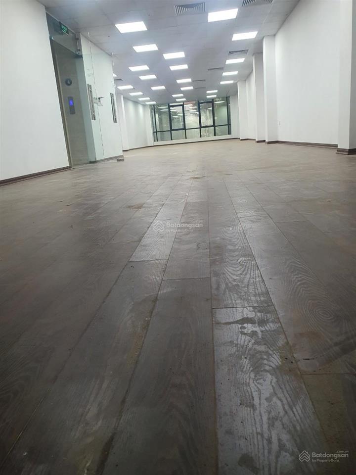 Cho thuê văn phòng tại bà triệu, 38 triệu, 150m2, mặt tiền 8m giá ưu đãi