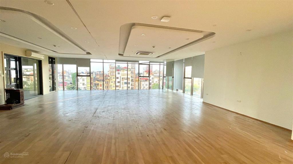 Cho thuê văn phòng đẹp, nhiều tiện ích, 40 triệu, 150 m2 tại phố bà triệu, hai bà trưng, hà nội