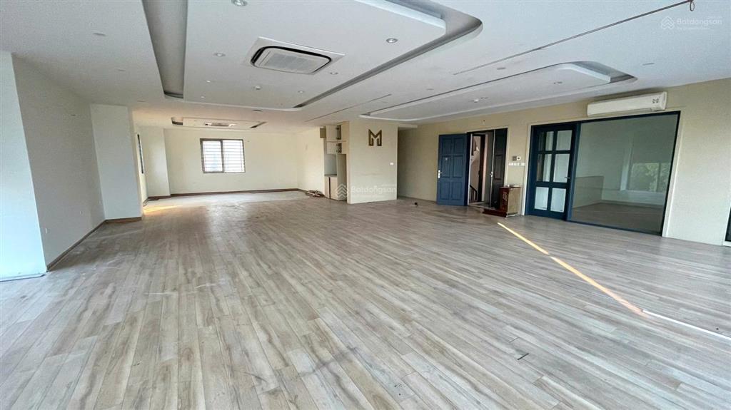 Cho thuê văn phòng đẹp, nhiều tiện ích, 40 triệu, 150 m2 tại phố bà triệu, hai bà trưng, hà nội