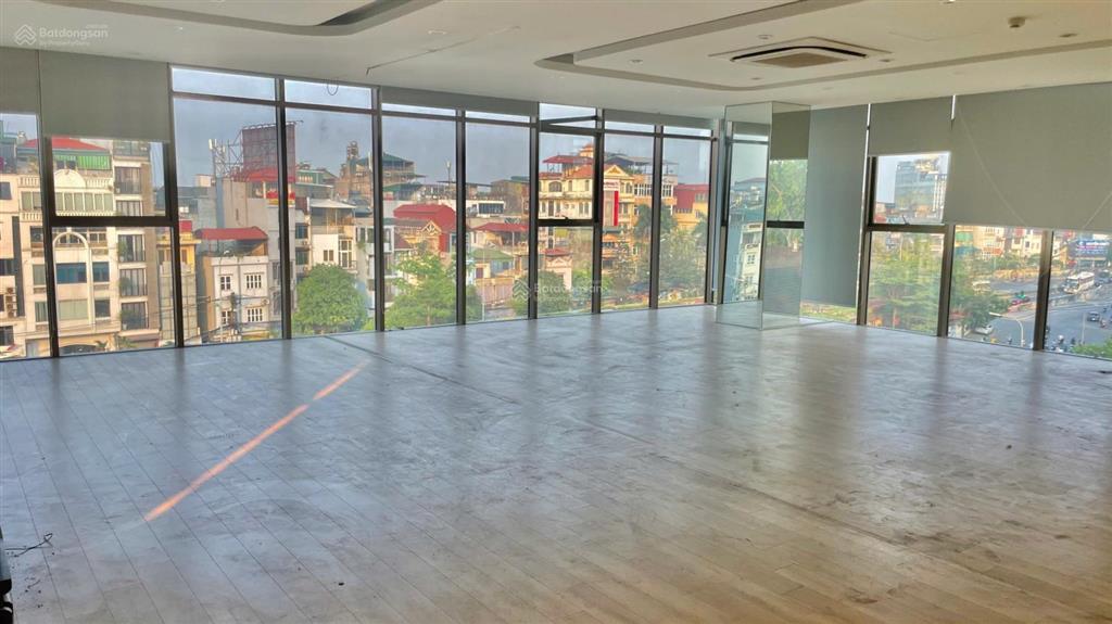 Cho thuê văn phòng đẹp, nhiều tiện ích, 40 triệu, 150 m2 tại phố bà triệu, hai bà trưng, hà nội
