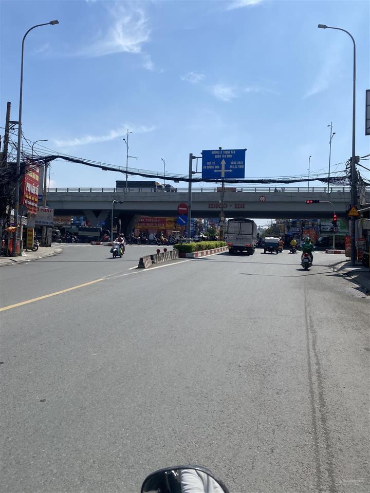 Bán 124m2 đất thổ giá 9tỷ450triệu mt đường hồ văn long cách ngã 4 gò mây 500m, sổ rõ ràng