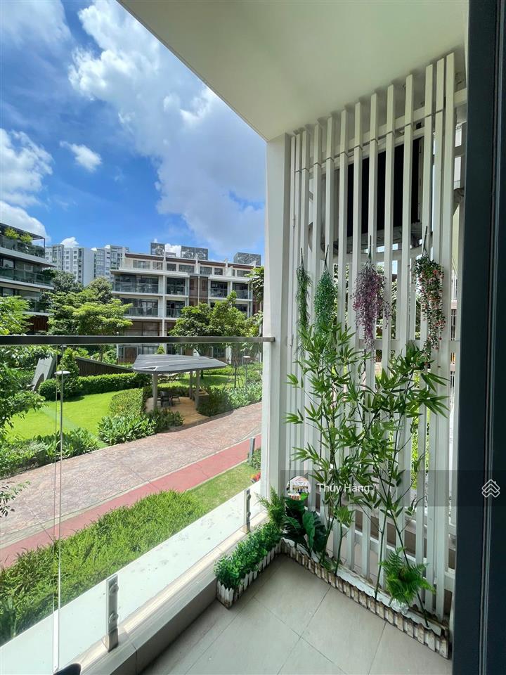 Cho thuê căn hộ 2pn full nội thất diamond celadon city, giá cực tốt + kèm ô xe