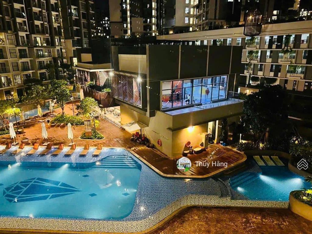 Cho thuê căn hộ 2pn full nội thất diamond celadon city, giá cực tốt + kèm ô xe