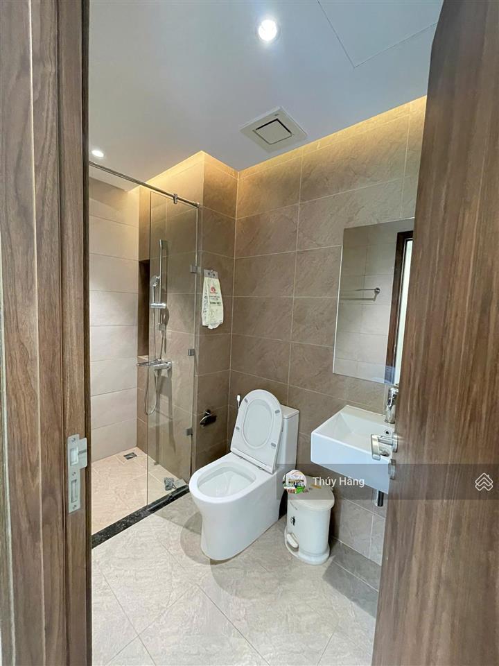 Cho thuê căn hộ 2pn full nội thất diamond celadon city, giá cực tốt + kèm ô xe