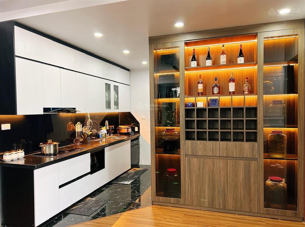 Gia đình cần bán căn hộ 2pn 2vs 97m2 victoria văn phú, giá 6,x  0985 138 ***