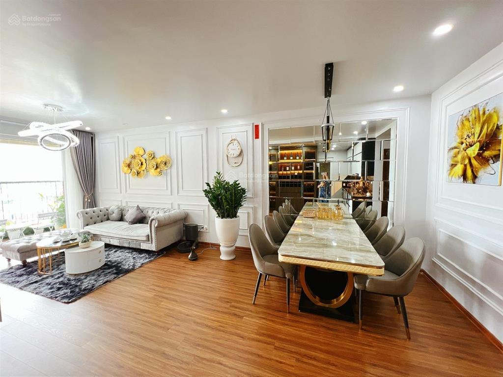 Gia đình cần bán căn hộ 2pn 2vs 97m2 victoria văn phú, giá 6,x  0985 138 ***