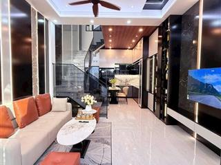 Bán gấp căn nhà cực đẹp hẻm xe hơi mới xây còn đang ở  hẻm thông quận 3