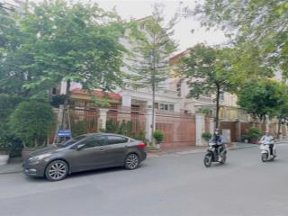 Gia đình muốn bán biệt thự nhà vườn làng việt kiều châu âu, diện tích 200m2 x 3 tầng, giá 48 tỷ