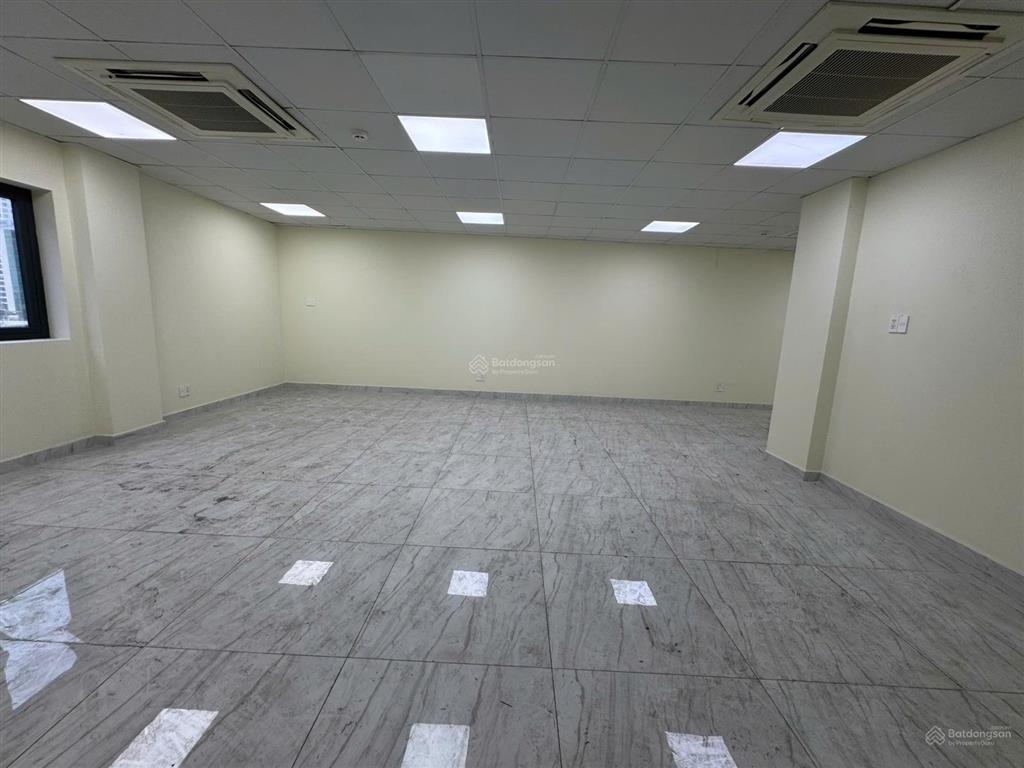 Văn phòng full nội thất khu sân bay 100m²  20tr/tháng  0971 079 ***