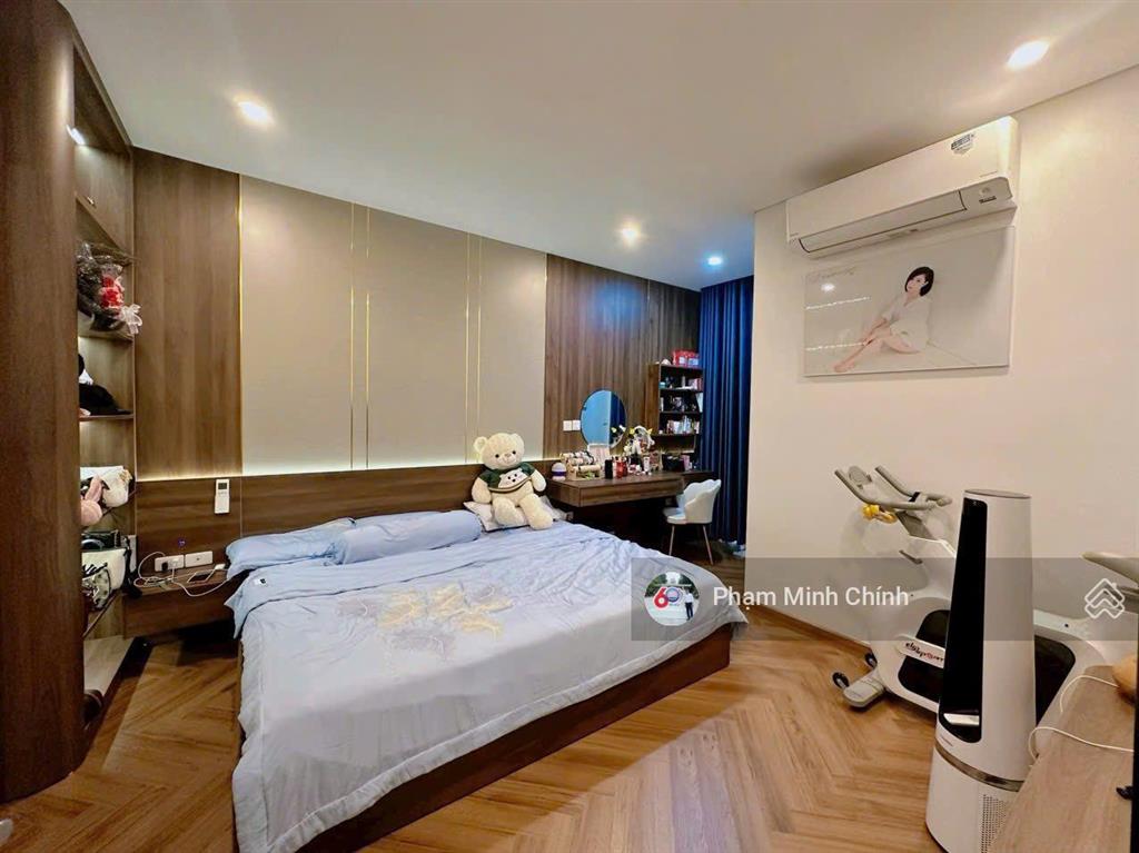 Cần bán gấp ccmn doanh thu 55tr/tháng, cạnh trường đh quốc gia.  0977 146 ***