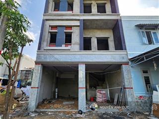 Bán nhà đang xây  7x9.5m 3 tầng. giá chỉ 3.85 tỉ. gần ngã tư chiêu liêu.  0902 946 ***