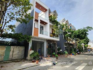 Bán nhà cực đẹp vincom dĩ an. 5.5 tỉ mới xây xong. khu víp. hiếm nhà bán. 4x18.  0902 946 ***