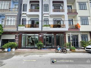 Nhà đẹp kdc víp dĩ an chỉ 5.8 tỉ nhà mới xây full nội thất  rẻ nhanh tay sở hữu.  0902 946 ***