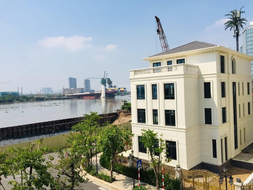 Kẹt tiền ngân hàng bán gấp biệt thự view công viên tại khu biệt thự bason