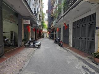 Nhà phân lô ô tô tránh khu vip cầu giấy sát phố lớn  gần các trường đại học lớn của thủ đô