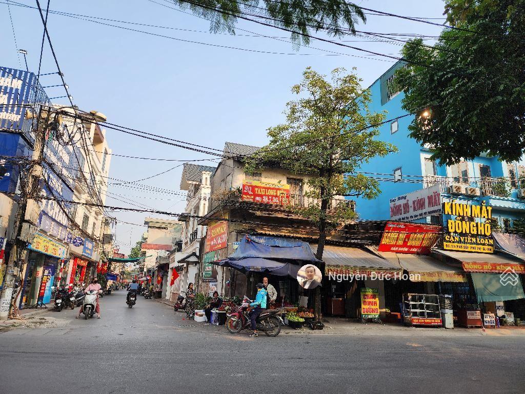 Diện tích rộng, khu trung tâm, bạt ngàn tiện ích, dân cư đông đúc, an ninh tốt, ở sướng. giá hợp lý