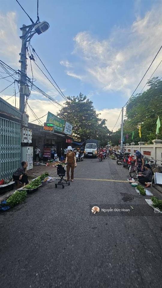 Lô góc 2 thoáng, view thoáng đẹp, 2 xe 7 chỗ tránh nhau, an ninh tốt, dân cư đông, tiềm năng ổn.