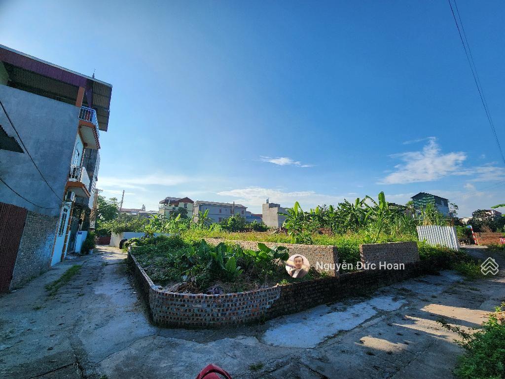 Lô góc 2 thoáng, view thoáng đẹp, 2 xe 7 chỗ tránh nhau, an ninh tốt, dân cư đông, tiềm năng ổn.