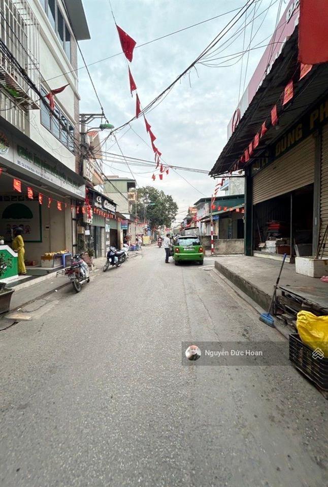 Ô tô tránh, lô góc 3 thoáng, kinh doanh sầm uất, tiện ích đầy đủ, dân cư đông đúc, tiềm năng lớn.