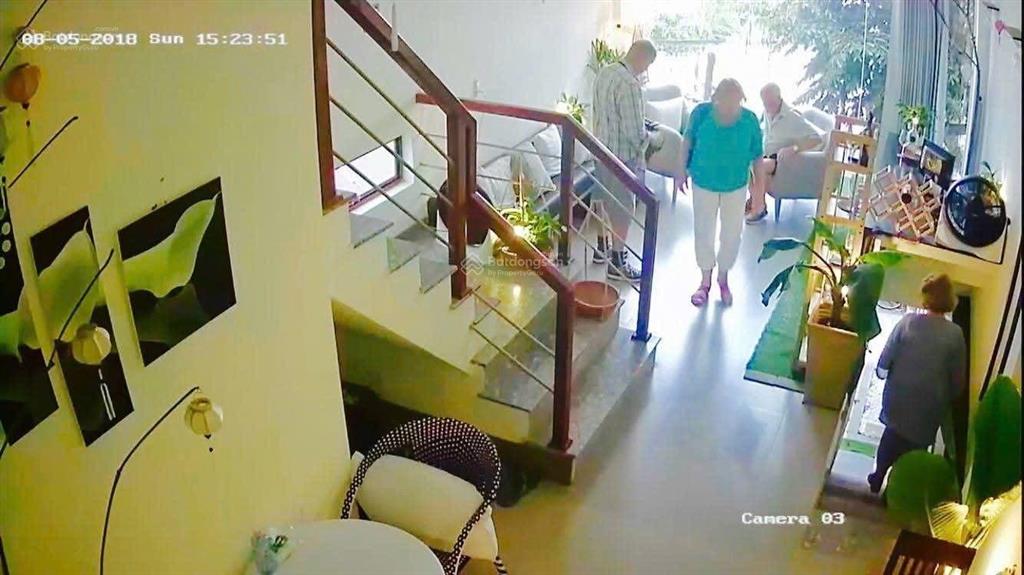 Chủ hiền như cô giáo nên bán gấp homestay giá chỉ 6 tỷ 3 mà được nguyên căn 4 tầng luôn á trời