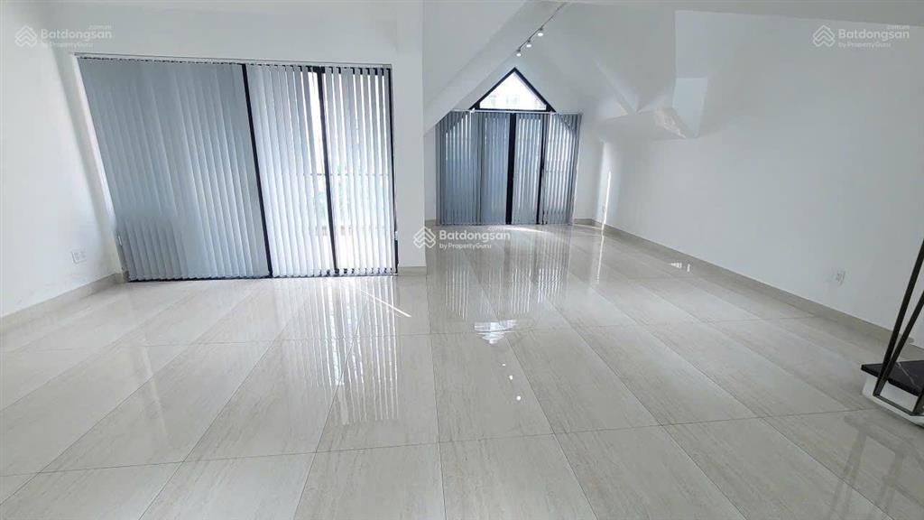 Bán nhà mt đường d1 kdc himlam tân hưng q7. dt 7.5x20m. giá chốt 70 tỷ