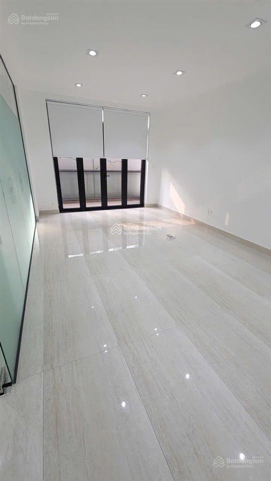 Bán nhà mt đường d1 kdc himlam tân hưng q7. dt 7.5x20m. giá chốt 70 tỷ