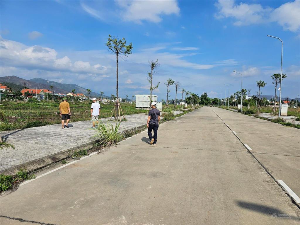 Góc 2 mặt tiền, đối diện trường học, có sổ đỏ giá 1xtr/m2