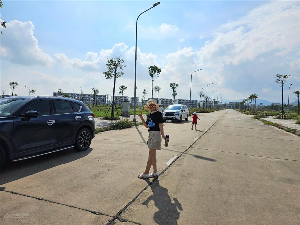 Góc 2 mặt tiền, đối diện trường học, có sổ đỏ giá 1xtr/m2