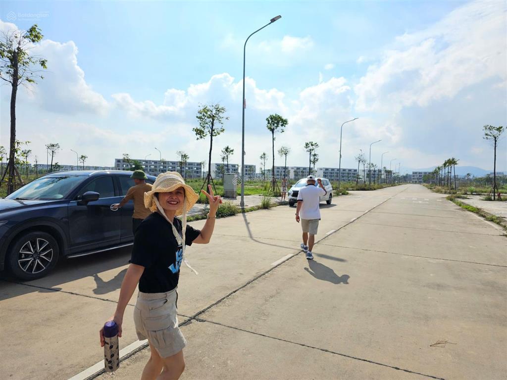 Góc 2 mặt tiền, đối diện trường học, có sổ đỏ giá 1xtr/m2