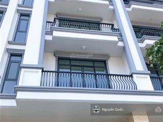 Chính chủ cho thuê tòa nhà nguyên căn 7m x 20m, hầm + 4 lầu full máy lạnh và có thang máy