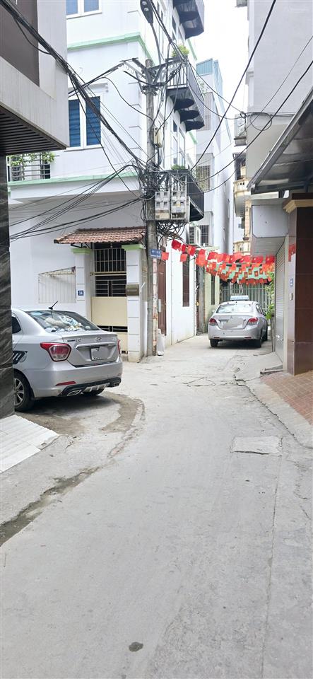 Ga nhổn, nhà dân xây, ô tô 7 chỗ đỗ cửa giá 5.x tỷ