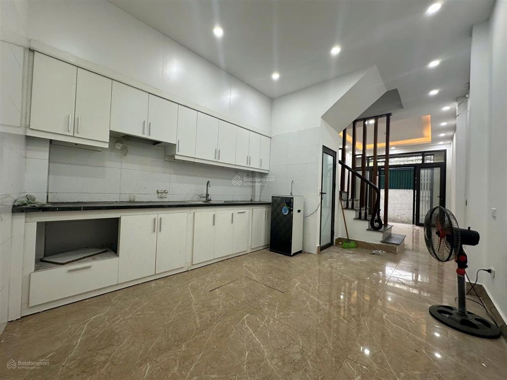Nhà đẹp cạnh nhổn mặt ngõ ô tô không quy hoạch