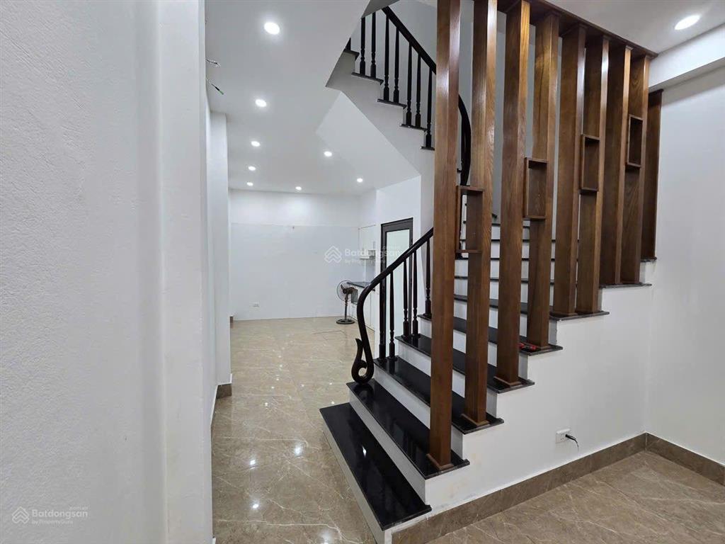 Nhà đẹp cạnh nhổn mặt ngõ ô tô không quy hoạch