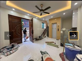 Nhà mới cạnh nhổn lô góc, thang máy ô tô thông, 4 pn. giá 7.4 tỷ