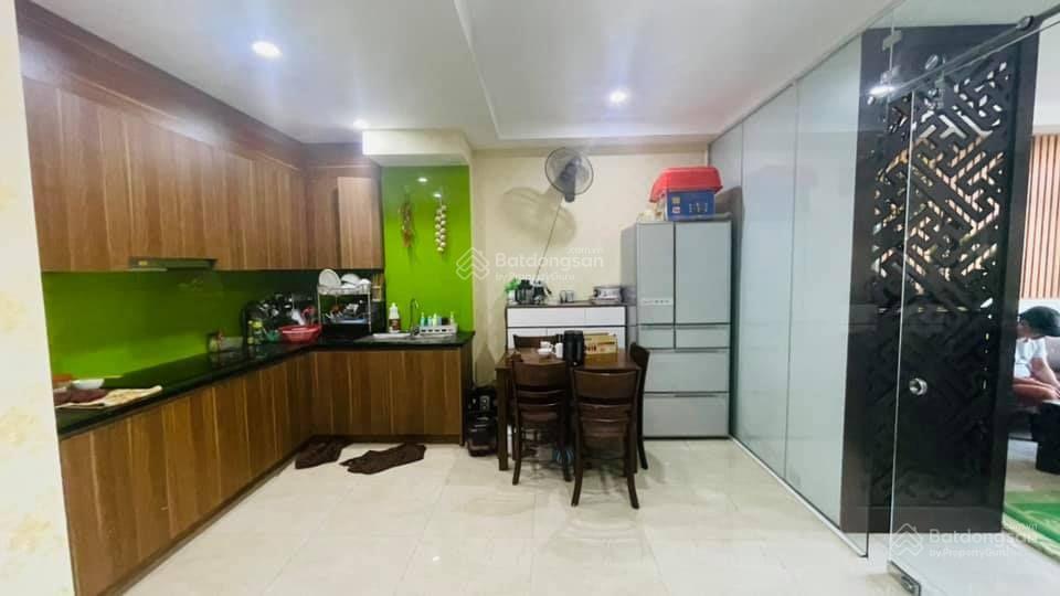 Cạnh nhổn nhà 5 tầng đẹp, ô tô đỗ cửa ngõ thông tứ tung giá 5.75 tỷ