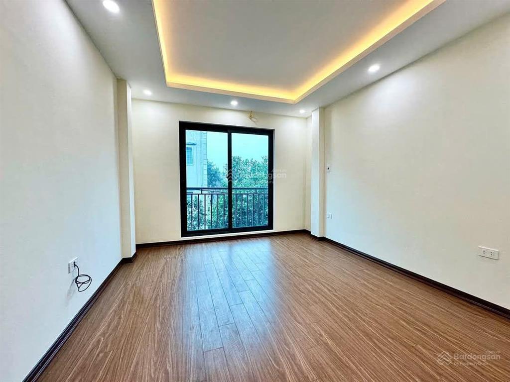 Cạnh nhổn nhà 5 tầng đẹp ô tô đỗ cửa ngõ thông tứ tung
giá chỉ 5.x tỷ hàng hiếm khu vực