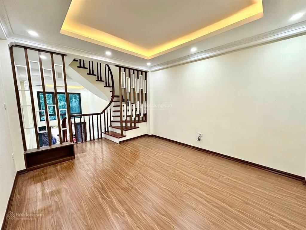 Cạnh nhổn nhà 5 tầng đẹp ô tô đỗ cửa ngõ thông tứ tung
giá chỉ 5.x tỷ hàng hiếm khu vực