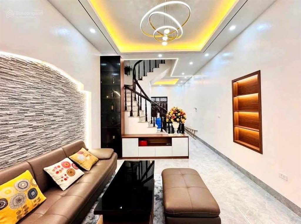 Cạnh nhổn nhà 5 tầng đẹp ô tô đỗ cửa ngõ thông tứ tung
giá chỉ 5.x tỷ hàng hiếm khu vực