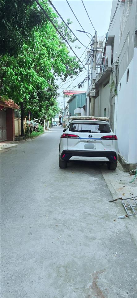 Nhà mới cạnh nhổn ô tô đỗ cổng, 3 ngủ, cạnh bãi xe ,gia 4.25 tỷ