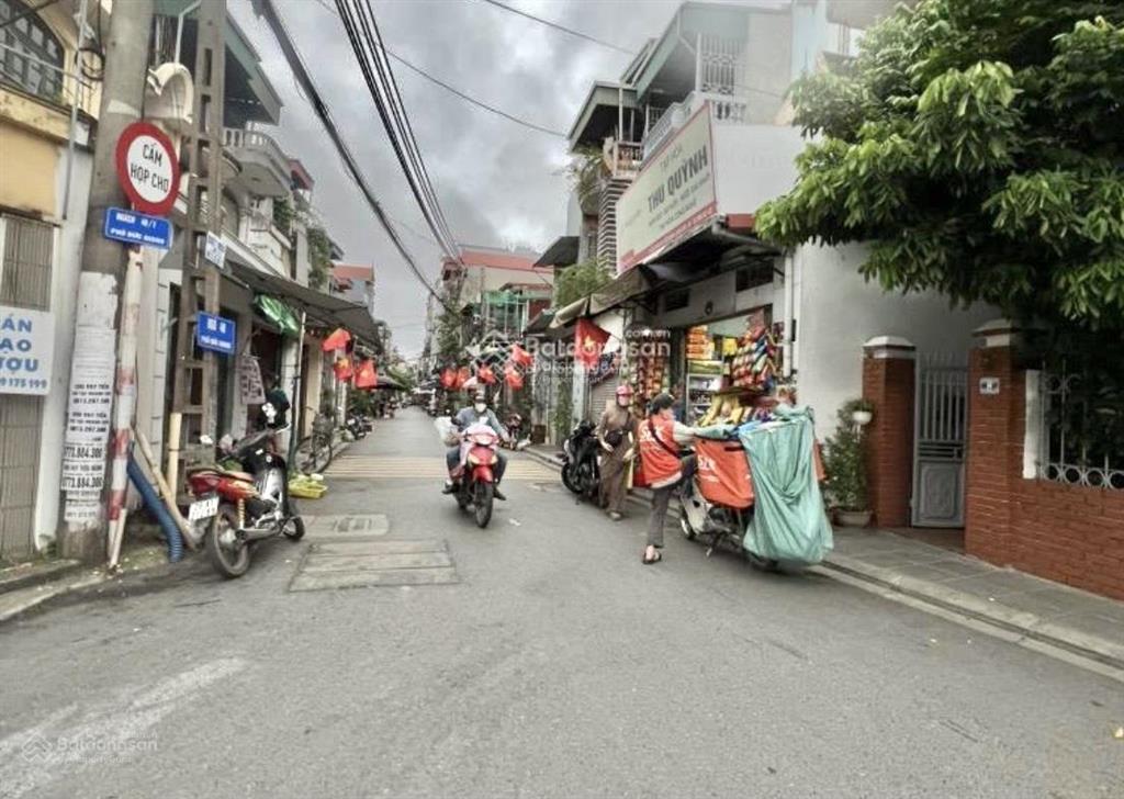 Đức giang  mặt ngõ kinh doanh  2 làn ô tô tránh  bán đất tặng nhà 2 tầng 68m2  8 tỷ hơn