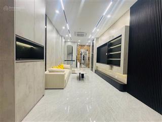 Thượng thanh  ô tô sát nhà  30m ra phố ô tô đỗ ngày đêm  full nội thất  thang máy  11 tỷ xíu