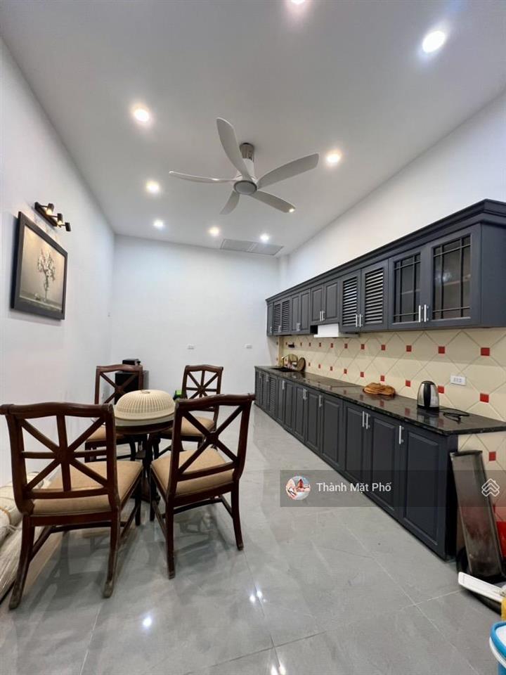 Bán nhà việt hưng, long biên 80m2 4t 14.2 tỷ. diện tích rộng, oto tránh.