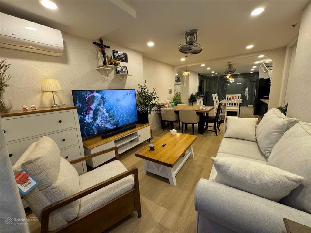 Cần bán shophouse melody 240m2 4pn, full nội thất, vị trí đẹp,tầng trệt cho thuê tạo thêm dòng tiền