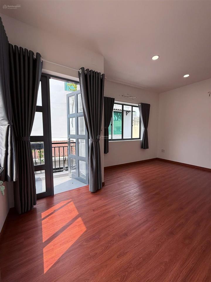 Bán nhà mới 4 tầng ngang khủng 5,3m đường lê hồng phong phường 1 quận 10