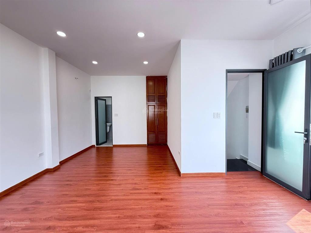 Bán nhà mới 4 tầng ngang khủng 5,3m đường lê hồng phong phường 1 quận 10