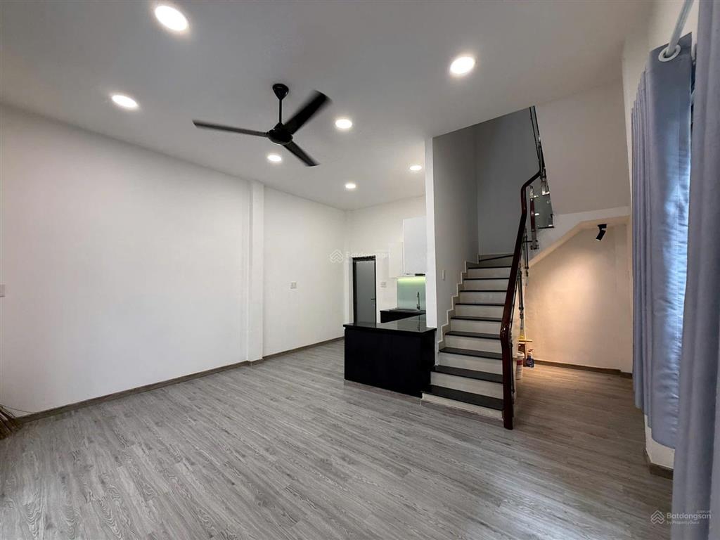 Bán nhà mới 4 tầng ngang khủng 5,3m đường lê hồng phong phường 1 quận 10